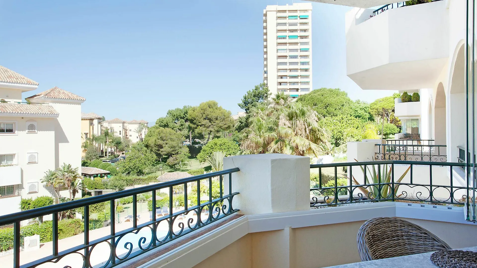 Luxury Beach Apartment Elviria, Marbella 0*,  España